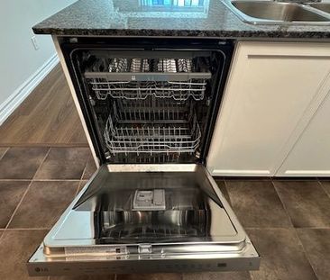 For Lease - 185 Oneida Crescent Unit# LPH10, Richmond Hill, Ontario - Photo 2