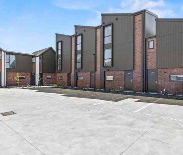 2/228 Blenheim Road, Riccarton - Photo 1