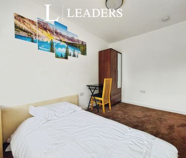 4 bedroom house to rent Hedingham Road, RM8 - Photo 5