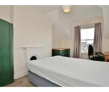 4 bedroom semi-detached house to rent - Photo 3