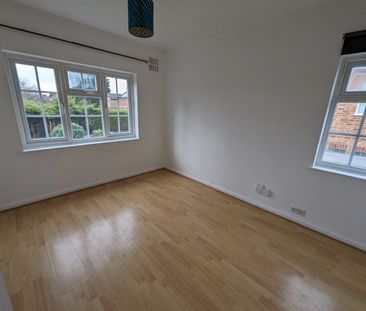 3 Bed Detached House, David Grove, NG9 - Photo 2
