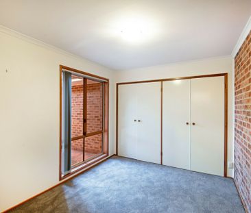 Neat Three Bedroom Townhouse - Photo 3