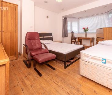 6 bedroom semi-detached house to rent - Photo 3