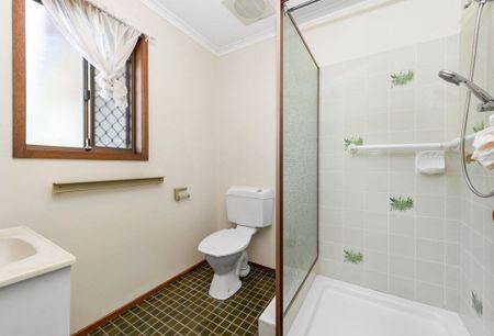 IMPECCABLE LARGE FAMILY HOME - Photo 4