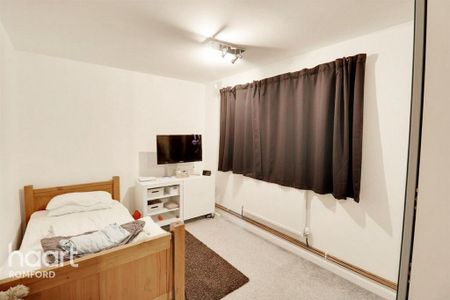 1 bedroom in a house share to rent - Photo 4