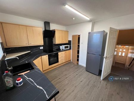 1 bedroom in a house share to rent - Photo 5