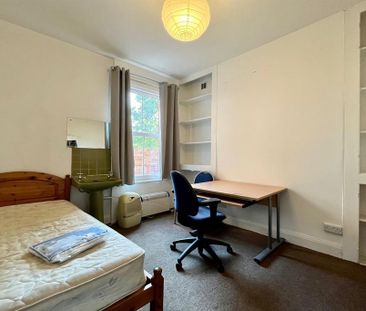 6 bedroom end of terrace house to rent - Photo 2