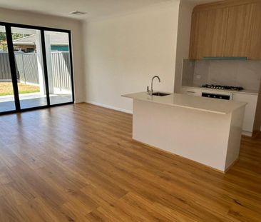 Stunning newly built townhouse in highly sought after Modbury - Photo 2