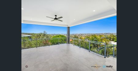 Near New Luxury 3 Bedroom Home - Photo 3