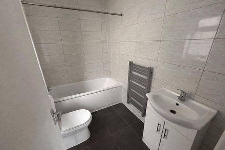 3 bedroom end of terrace house to rent - Photo 2