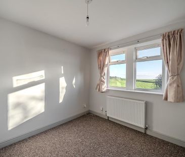 4 bedroom detached bungalow to rent - Photo 3