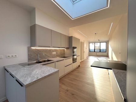 Volledig gerenoveerd duplex-appartement met 3 ruime slaapkamers te centrum Tielt! - Photo 4