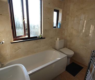 Recently Refurbished Three Bedroom House- RM13 - Photo 4