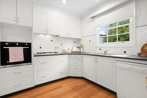 209 Clayton Street, Canadian - Photo 1