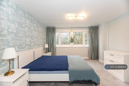 3 bedroom flat to rent - Photo 4