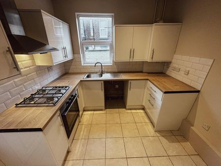 3 bedroom terraced house to rent - Photo 3