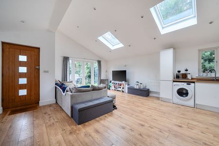 Churt Road, Churt, Farnham, Surrey, GU10 - Photo 2