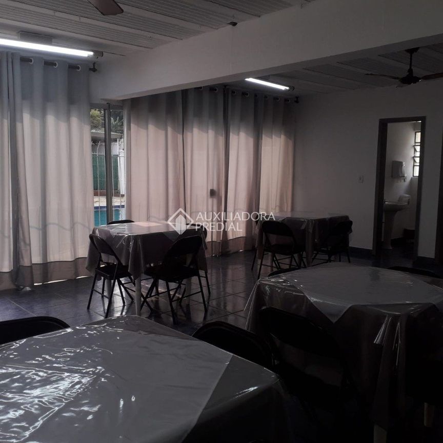 Apartamento com 1 quarto e 47m² para alugar em Jardim Carvalho, Porto Alegre. - Photo 1