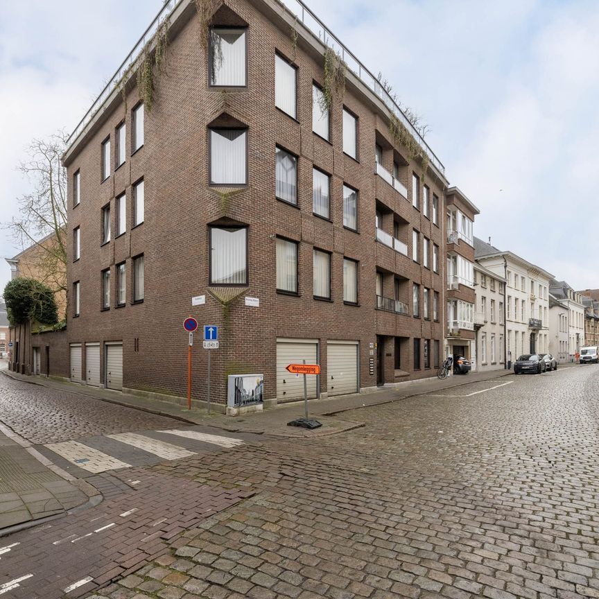 Instapklaar hoekappartement met 3 slpkr + autostpl – centrum Lier - Photo 1