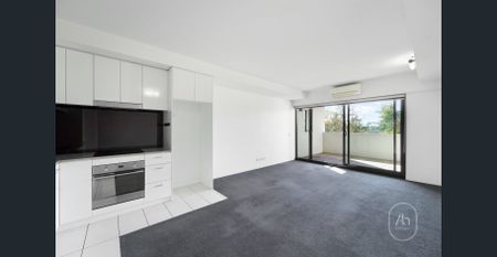 Stylish One-Bedroom Apartment in the Heart of Mitcham - Photo 2