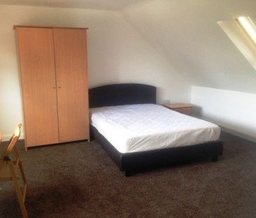 FOUR BEDROOM-2 BATHROOMS-NEWLY REFURBISHED-5 MINS FROM BCU-£75 P/W... - Photo 4