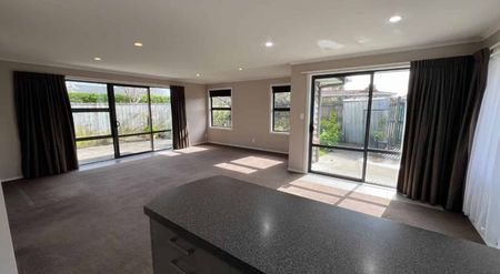 THREE BEDROOM HOUSE- TERRACE END - Photo 5