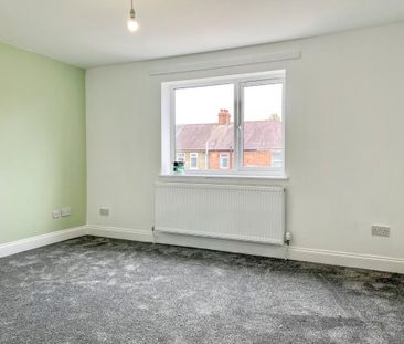 4 bedroom semi-detached house to rent - Photo 3