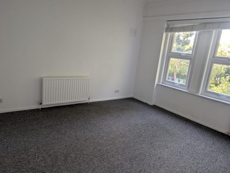 3 bedroom flat to rent - Photo 3
