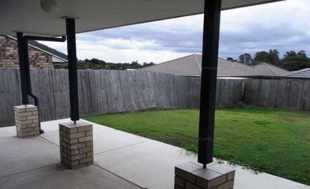 LARGE FAMILY HOME! - Photo 4