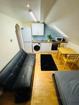 Room in a Shared House, Natal Road, SW16 - Photo 1