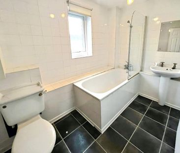 3 bedroom end of terrace house to rent - Photo 4