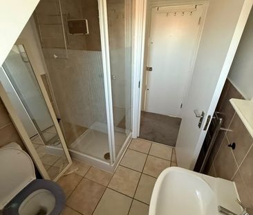 1 Bed Flat, London, W3 - Photo 6