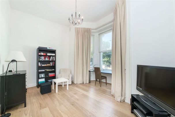 A lovely, well situated one bedroom apartment arranged over two floors. - Photo 1