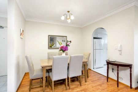 Perfectly Positioned 3 Bedroom Apartment - Photo 3