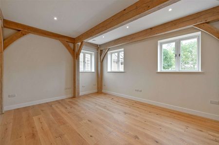 A grand oak-framed country home with vaulted ceilings and striking architectural detail - Photo 3