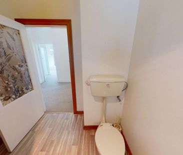 Westmere - 4 Bedrooms - Photo 2