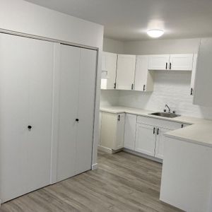 LONGUEUIL , 4 1/2 SECTEUR COLLECTIVITE NOUVELLE TOUT RENOVÉ - Photo 2