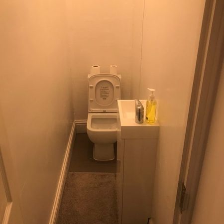 Room in a Shared House, Bengal Road, IG1 - Photo 4