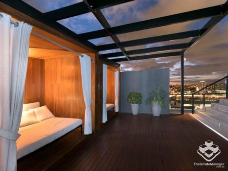 Furnished one bedroom in South Brisbanes best location with stunning river & city views - Photo 2