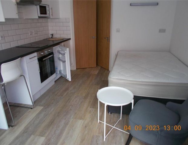 Studio to rent - Photo 1