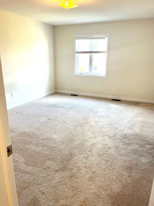 For Lease - 8 Bedford Estates Crescent, Barrie, Ontario - Photo 1