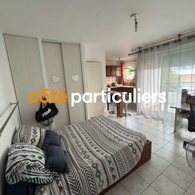 A LOUER - STUDIO 24 M2 MEUBLE - SAINTE CLOTILDE - Photo 1