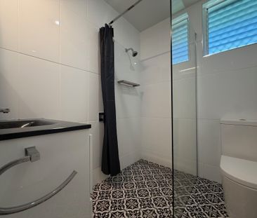 MODERN, NEAT UNIT LOCATED IN WULGURU + LARGE BACKAYARD! - Photo 4