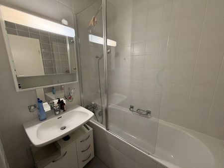 Magnifique appartement lumineux de 6.5 pièces au dernier étage avec une grande terrasse. 101 m2 environ - Photo 3