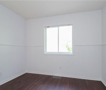 For Lease - 104 Thornbury Crescent, South of Baseline to Knoxdale, ... - Photo 3