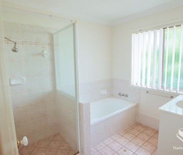 Spacious & Secure Townhouse in Prime Sunnybank Hills Location - Photo 2
