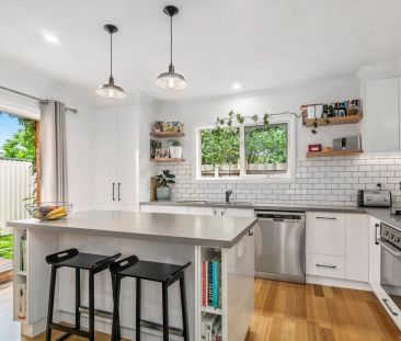 Modern low maintenance living in a prime location. - Photo 2