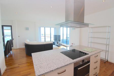 2 bedroom penthouse to rent - Photo 4