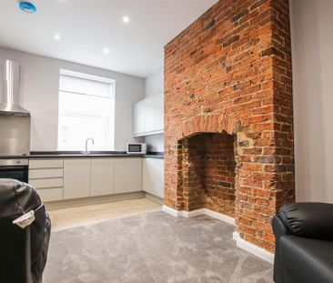 2 bedroom flat to rent - Photo 4