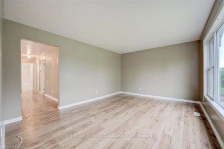 Property For Lease | X9245284 - Photo 4